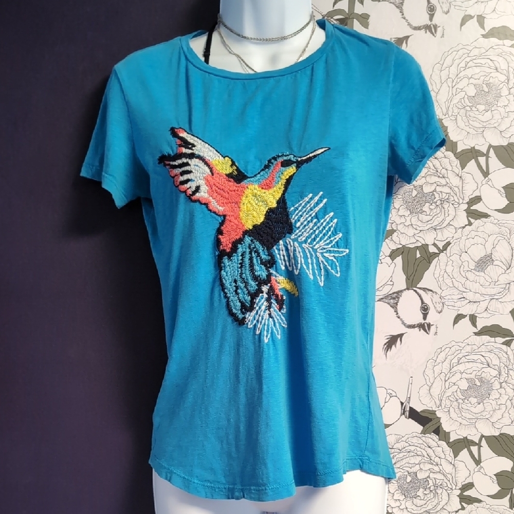 Colorful Hummingbird Embroidered Tee - Picture 4 of 6